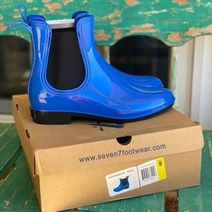 NEW Rain boots Booties Size 9 Royal Blue
